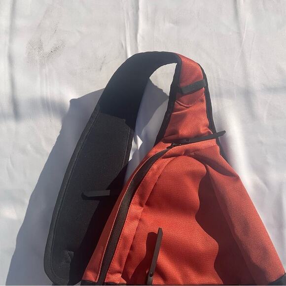 Sherpani Esprit Sling Bag - Picture 3 of 10